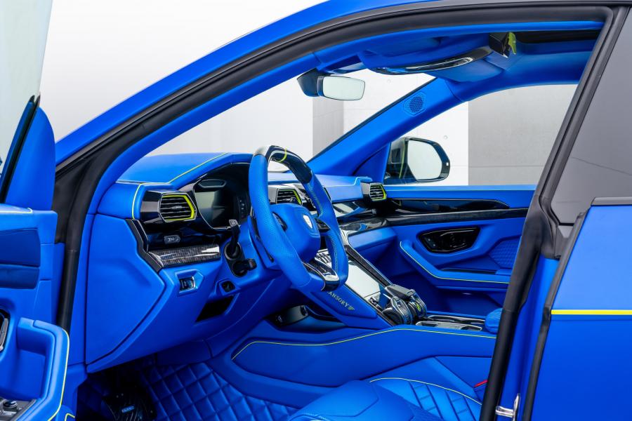 Интерьер Lamborghini Urus Venatus by Mansory 2020 года  (фото 11 из 12)